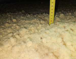 Zateplení stropu rodinného domu pomocí foukané izolace